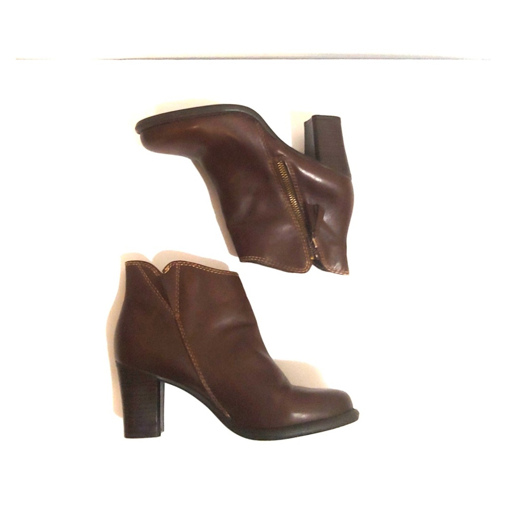 NATURALIZER side zip heeled ankle boot  sz 6.5 M
